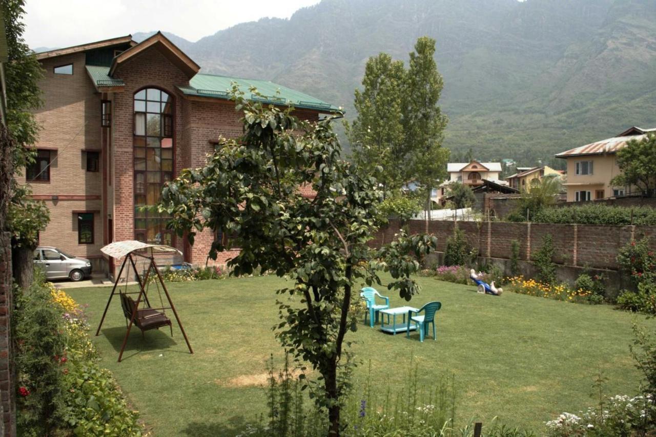 Sheesha Residency Srīnagar Exterior foto