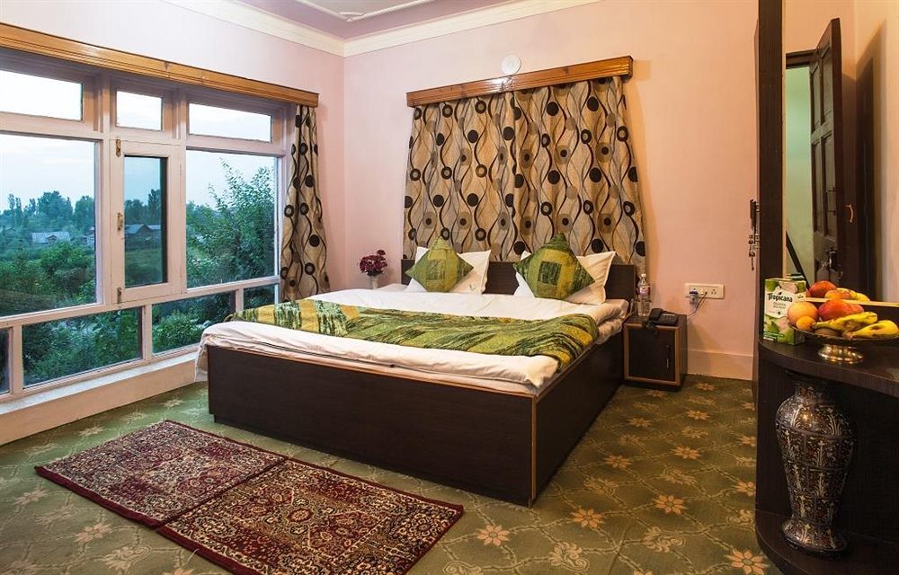 Sheesha Residency Srīnagar Exterior foto
