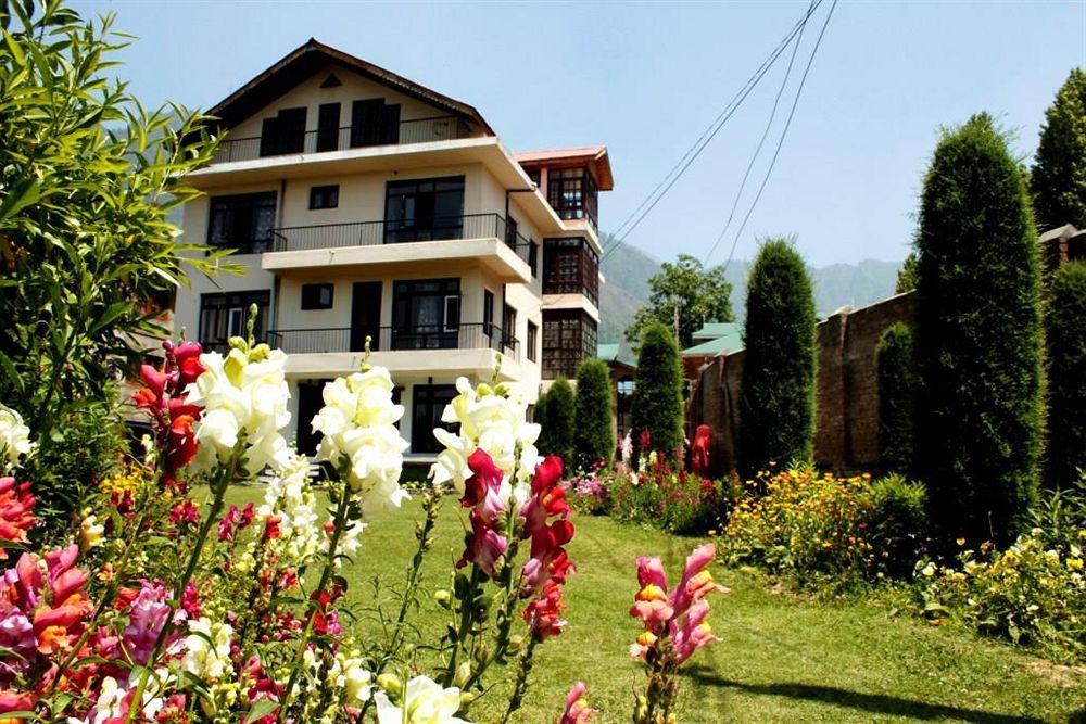Sheesha Residency Srīnagar Exterior foto