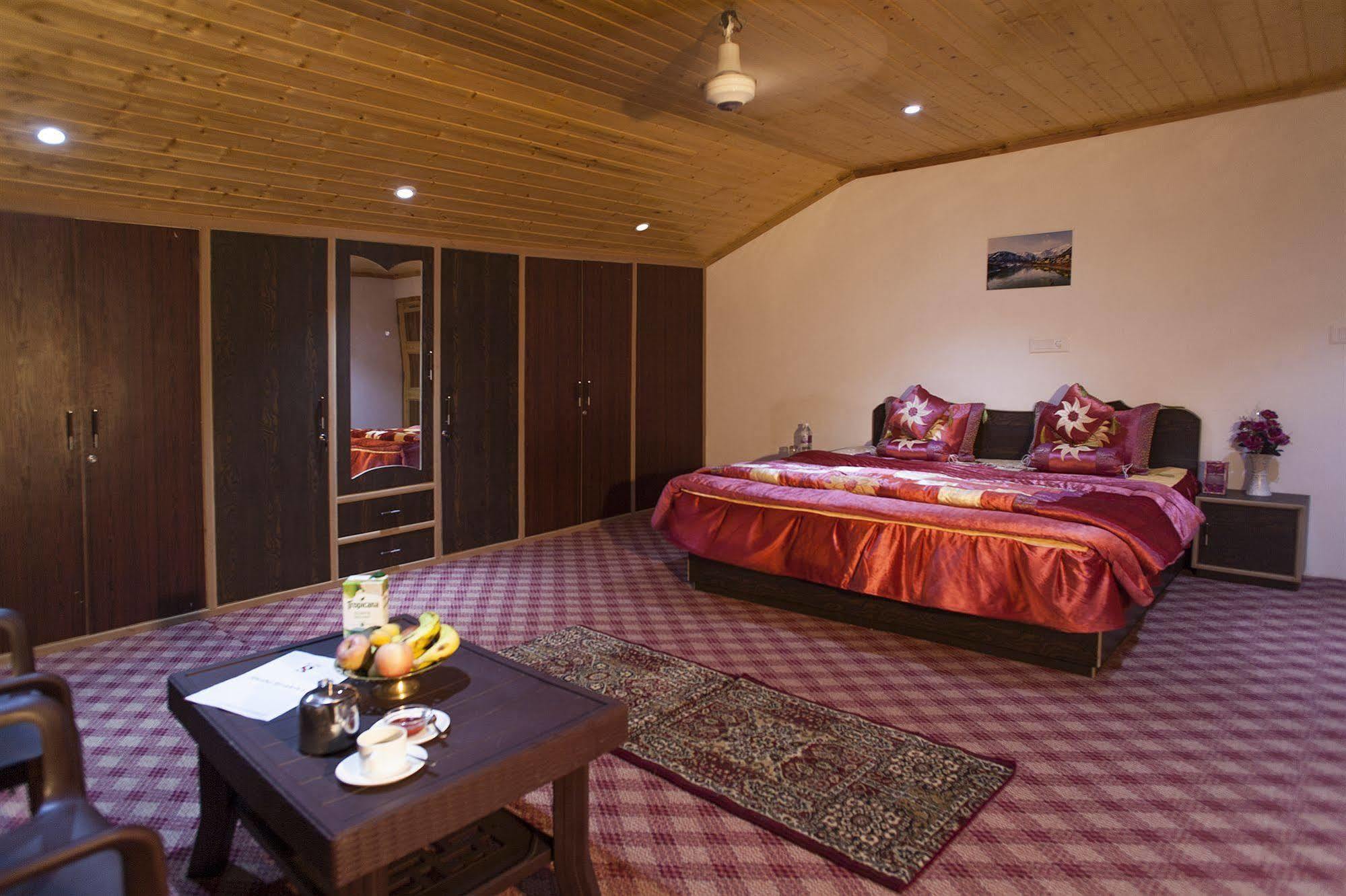 Sheesha Residency Srīnagar Exterior foto