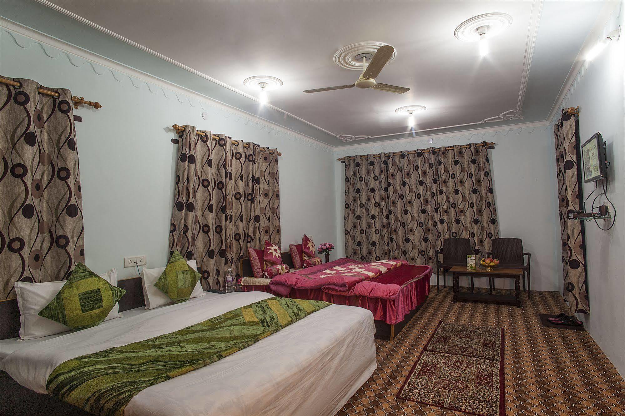Sheesha Residency Srīnagar Exterior foto